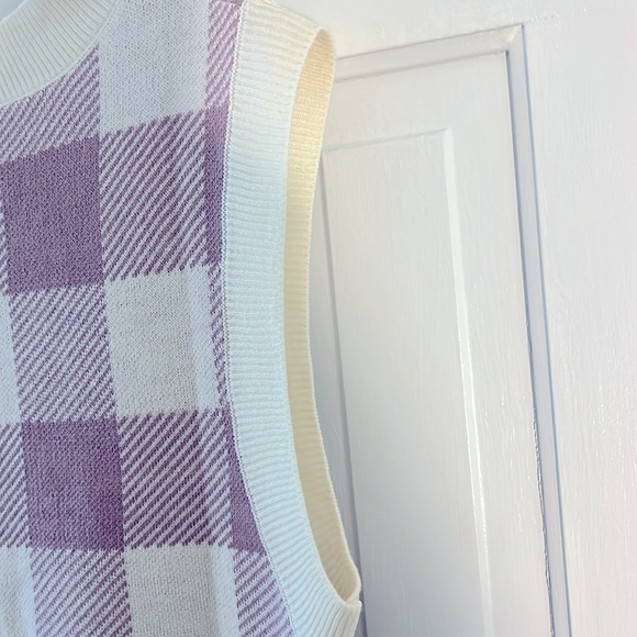 NWT H & M Lightweight (Light Purple and Off-White) Sleeveless Vest. Size: Small. - Picture 7 of 14
